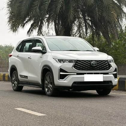 Toyota Innova Hycross